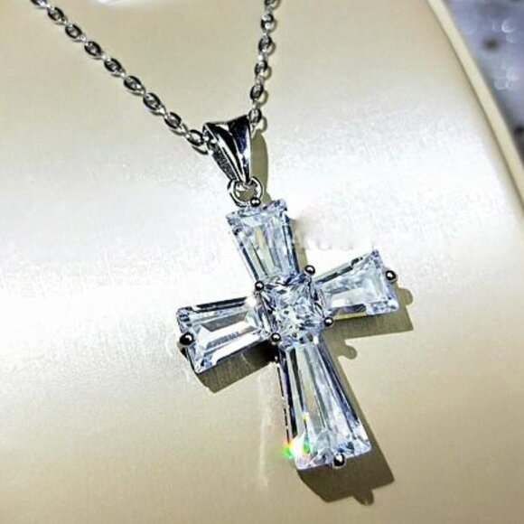 💥Fashion Dainty Refine White Zircon Filled Cross Necklace for Women,UNVN12402 - Picture 1 of 7